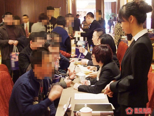 “资金安全吗？”、“何时能取得绿卡？” -- 咨询络绎不绝